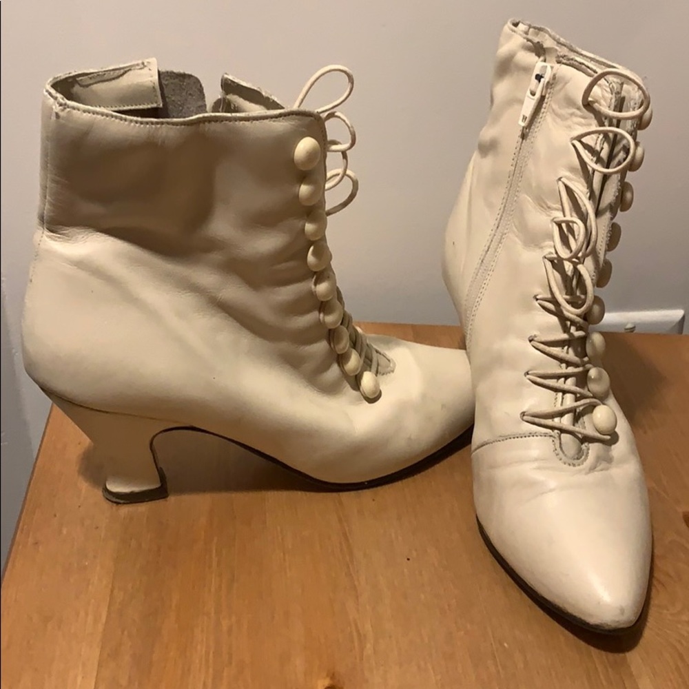 ‘80s Vintage White Leather Ankle Boots
